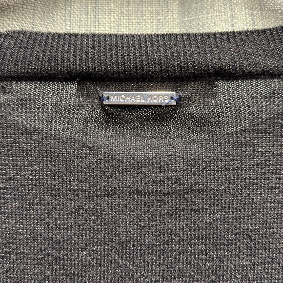 🇺🇸 Micheal Kors Black and Gray Striped sparkly sweater size medium - Picture 7 of 7